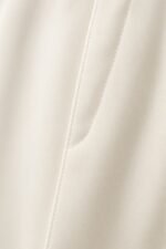 COLIN · Pantalon coton & lin — détail matière, fond nacre